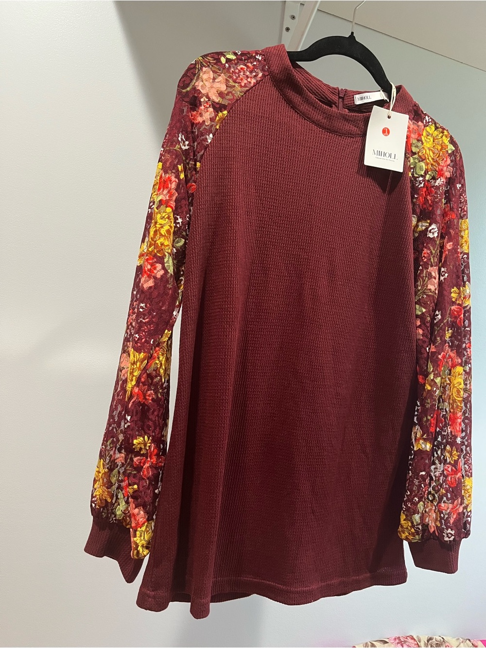 Floral Balloon Sleeve Pullover Top in Burgundy - Picture 4 of 5